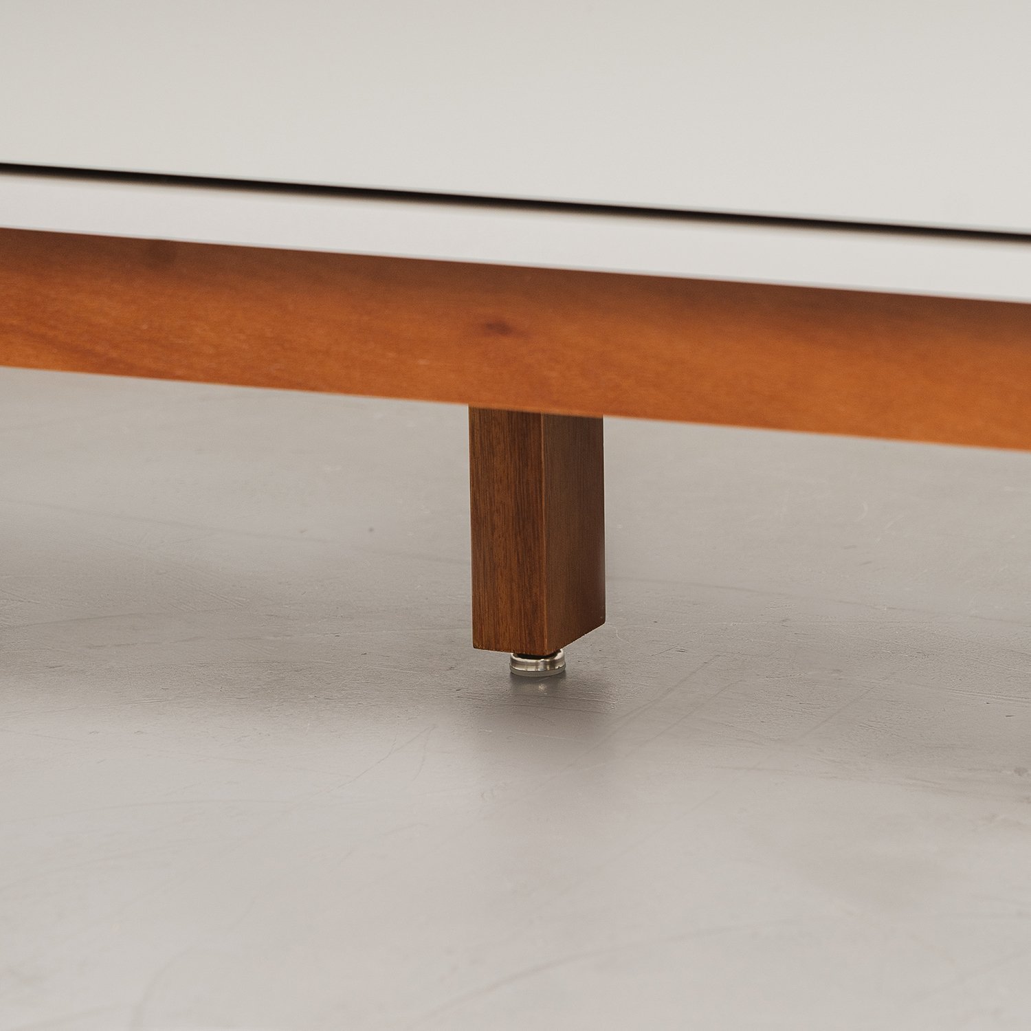 9cc21951-f5f3-4ccb-8b69-d09f0772f48baoffwhite1692881824186zoom